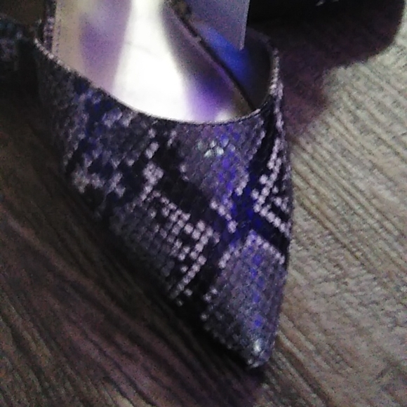 Wor Globe Snake Flat Shoes - Picture 3 of 6